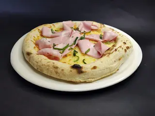Пица с мортадела и страчатела (30см)