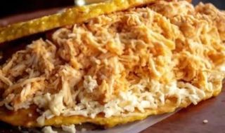 Cachapa Con Pollo Mechado