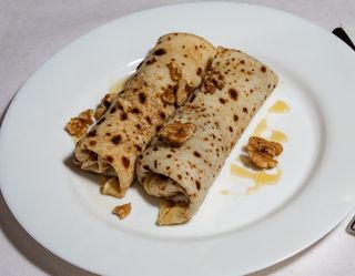 Clatite cu miere si nuci