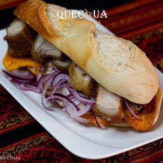 Pan Con Chicharrón de cerdo
