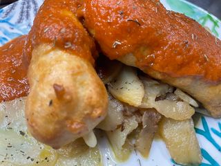 Tempura de bacalao con tomate casero