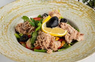 Salată cu ton