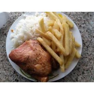 87 Plato Combinado de 1/2 Pollo Frito 
