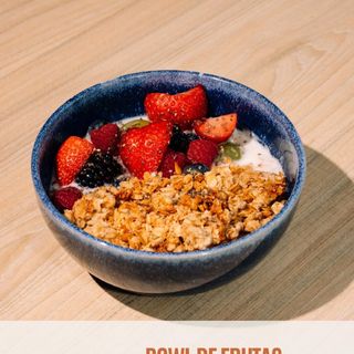 Ensalada De Frutas Frescas Con Yogur Griego