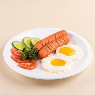 Яичница с сосисками (2 шт.)