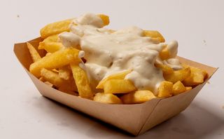 Patatine M con salsa al formaggio