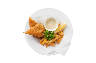 Fish and chips cu cartofi prajiti
