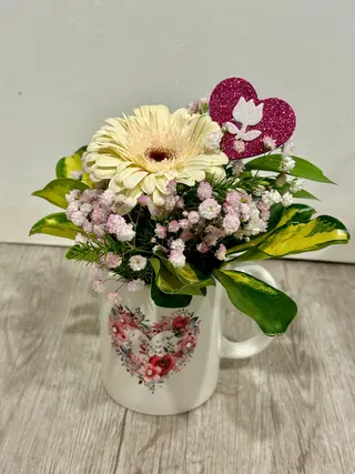 Arranjo Floral com 1 Gerbera em Caneca