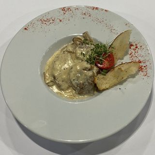 Телятина з печерицями у вершковому соусі (250г)