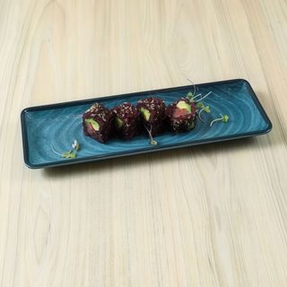83A. Uramaki black tuna (8 piezas)