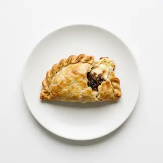 Empanada De Cebolla Caramelizada Y Mozzarella Gourmet (1 Ud.)