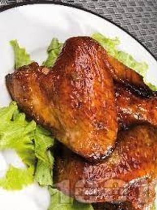 Хрупкави пилешки крилца с къри сос (300г)