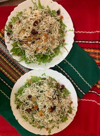 22.Зелена салата Мамин Кольо (400г)