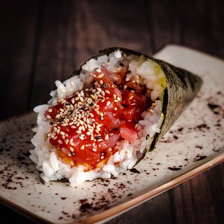 Temaki Atún Picante (1 pza.)