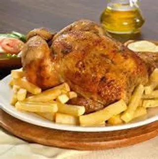 1 pollo con patatas + ensalada mixta + 1 barra de pan+ 2 postres