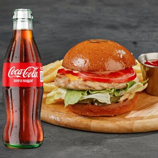 Combo Burger classic cu pui + Coca Cola