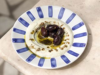 Лабне з грецького йогурту з каламата та заатаром (120гр)