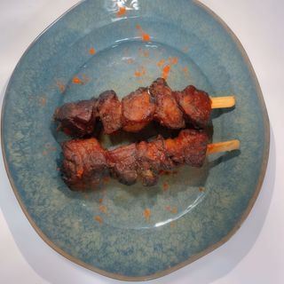 7 . Pinchos De Mongolia De Cerdo (2 unds)