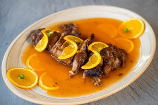 Pato Crujiente En Salsa De Naranja