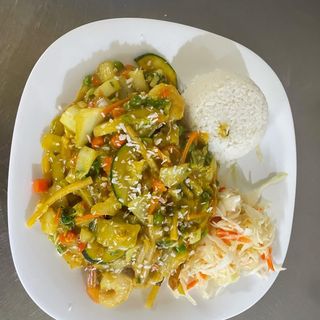 Krewetki koktajlowe w żółtym curry łagodne