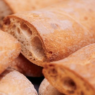 Pan de coca con tomate	