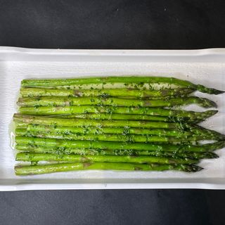 67. ESPÁRRAGO A LA PLANCHA