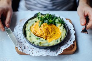 Рибні котлети з картопляним пюре зі шпинатом (100/100/50г)