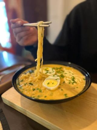 Сливочный рамен с курицей острый /средний