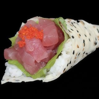 501.temaki soy tonno tobiko(1pz)豆皮金枪鱼手卷