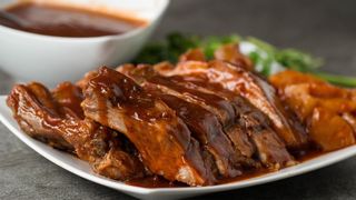 ხბოს ნეკნი აჯიკით