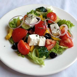 Юнан салатаси  (350 г) Страва містить маслини з кісточками!