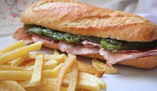 Serranito con patatas