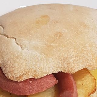 Panino wurstel e patatine