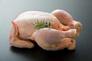 Pollo intero qualità gialla 2.5/3 kg