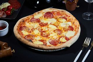 Pizza Quattro Formaggi cu salam picant Ø 32CM