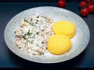 Ciulama de pui cu mămăliguță (500g)