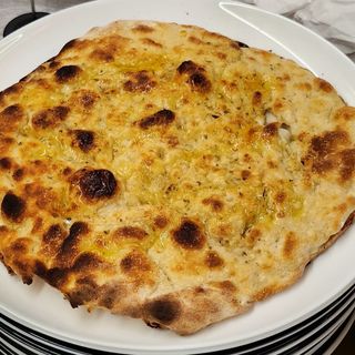 Pizzolo tuna e acciughe