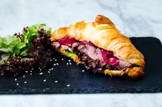 Croissant de Pollo Mayonesa