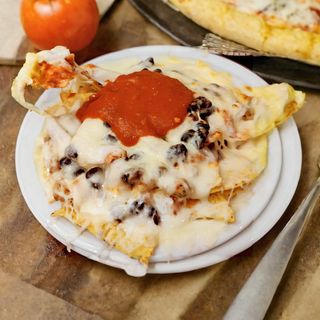 Combo Nacho de Pollo, Puerco y Frijoles