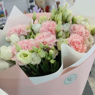 Bukiet n.38 z eustomy i gwoździk 