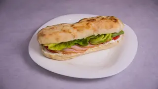 Topli sendvič sa pečenicom i pavlakom