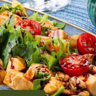 Теплый салат с курицей