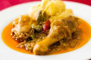 Muamba de Galinha com FUNGE E KIAMOS