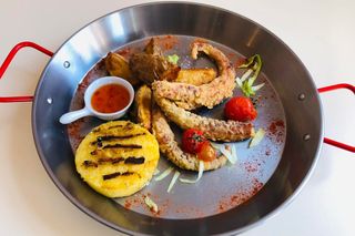 Caracatita pane cu mamaliga prajita