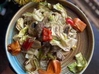 Теплий салат з молодої телятини (250г)