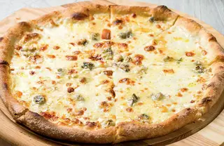 Pizza 4 Quesos (30 cm.)