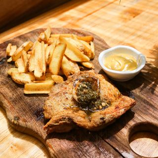 Churrasco de pollo campero con chimichurri de lima