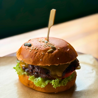 TRUFFLE SMASHED BURGER CU CARTOFI PROASPETI PRAJITI (NECONGELATI)