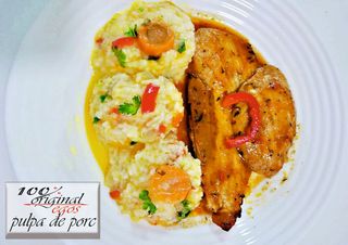 Ceafa de porc la tava si piure de cartofi  400 gr