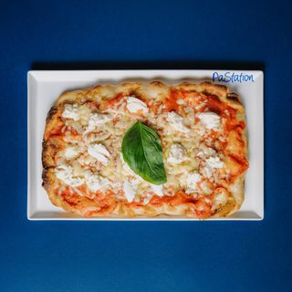 Pinsa margherita con bufala